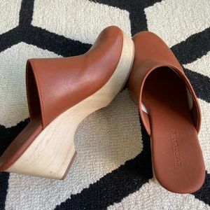Everlane brown leather clogs - size 9